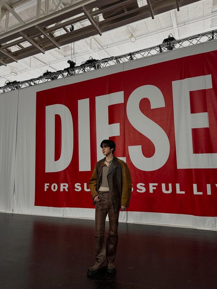 Pada Selasa, (24/2/2026), Yunho dari boy group ATEEZ menghadiri Diesel Fall Winter 2026 Runway Show di Milan Fashion Week./ Foto: instagram.com/yunou._.u