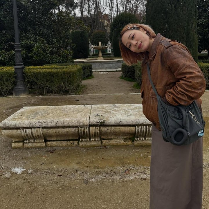 <p>Melalui media sosial, Zara cukup aktif membagikan aktivitasnya selama menetap di Inggris. Beberapa waktu lalu, Zara pernah mengunggah aktivitasnya belajar membuat komposisi musik saat menempuh pendidikan arsitektur. "Aku tak pernah menyangka akan belajar, mencoba, dan membuat komposisi musik saat kuliah arsitektur, tapi inilah aku sekarang," tulisnya dalam unggahan tersebut. (Foto: Instagram @camilliazr)</p>