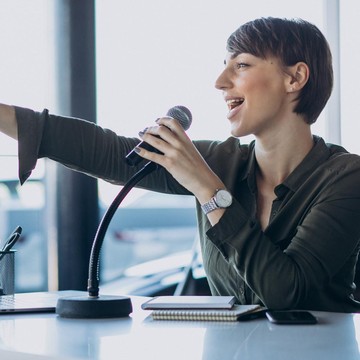 Biar Nggak Ngeblank di Depan Umum, Ini 5 Tips Public Speaking Jitu Menurut Ahli