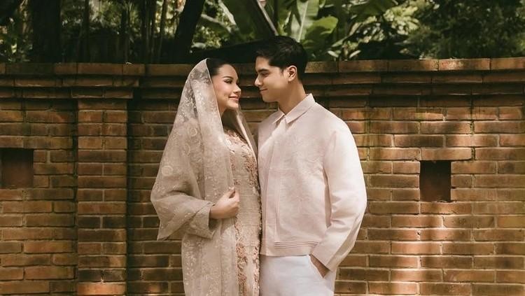 Al Ghazali menceritakan pengalaman kehamilan Alyssa Daguise di trimester akhir&comma; mulai dari ngidam&comma; HPL sampai tak akan perlihatkan wajah anak&period; Simak yuk Bunda&period;
