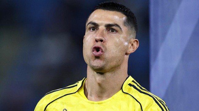 Cristiano Ronaldo gagal mengeksekusi penalti saat Al Nassr mengalahkan Al Feiha dengan skor 3-1 dalam lanjutan Saudi Pro League.