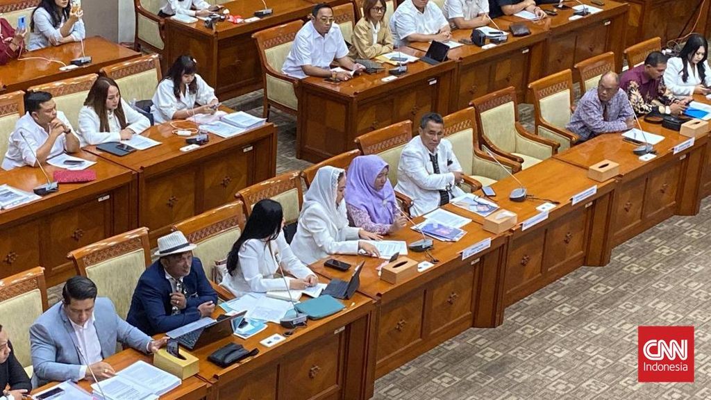 Rapat di DPR, Ibu Ungkap Fandi ABK Curiga Kardus Sabu Berisi Bom