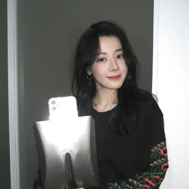 Bukan Sembarangan, Ini Profesi Ayah Dilraba Dilmurat