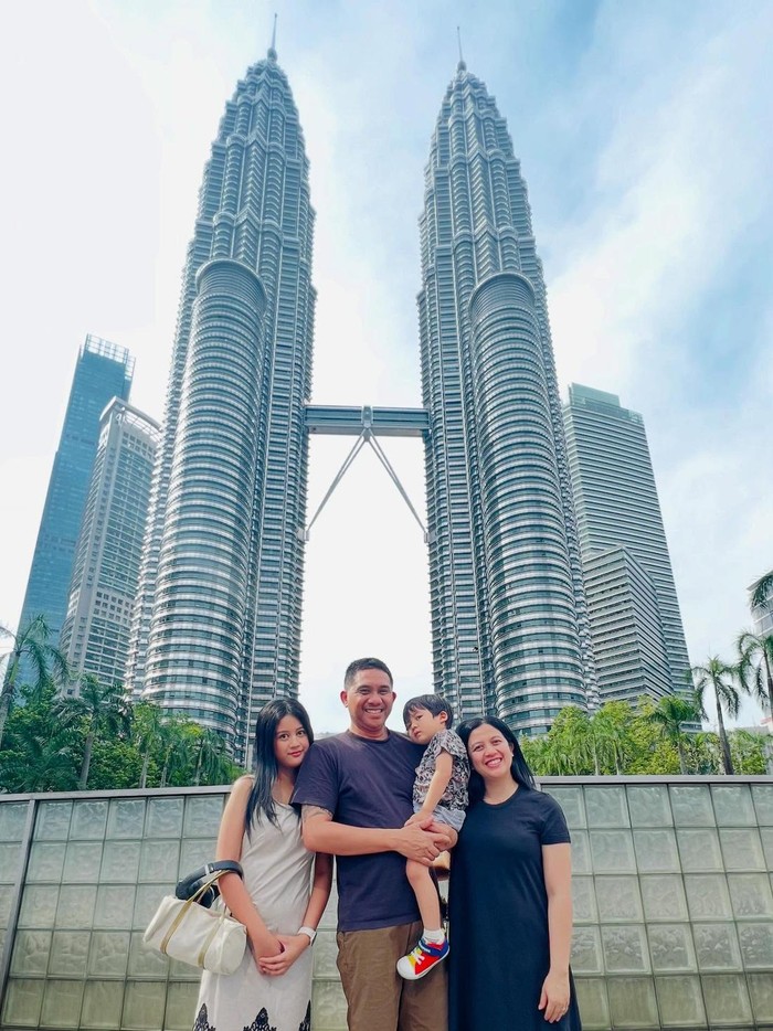 Dr. Sastia menginspirasi untuk memiliki keseimbangan karir dan keluarga. Ia membuat manajemen waktu yang tepat berdasarkan skala prioritas/Foto: instagram.com/sas.tiaputri