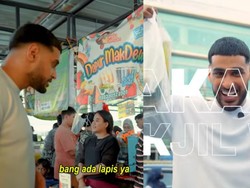 Ikutan War Takjil di Benhil, Bule Inggris Ini Puas Jajan Pecel hingga Serabi