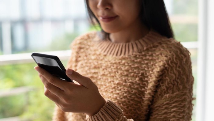 3 Ciri Kepribadian Orang yang Lebih Suka Chatting daripada Panggilan Telepon