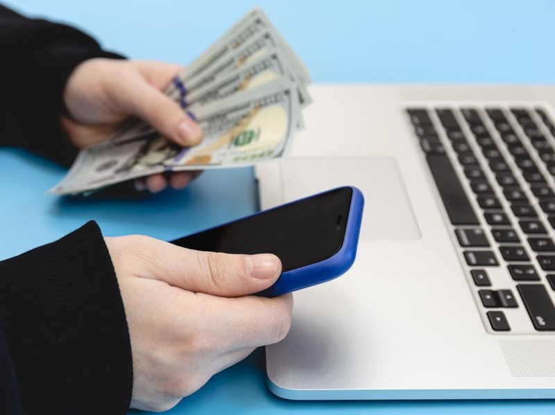 Terpopuler: Aplikasi Penguras Rekening vs Curhat Indy Barends soal Anak Gen Z