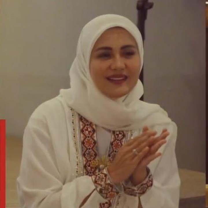 <p>Baru-baru ini, Juliana membagikan aktivitas dan kesibukannya di bulan Ramadan ini, Bunda. Juliana banyak menghabiskan bulan Ramadan dengan menjalankan tugasnya sebagai Ibu Persit, di mana ia juga mendampingi suaminya yang bekerja. (Foto: Instagram @julianamoechtar)</p>