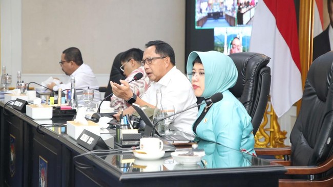 Mendagri Tito menyebut, skema yang digunakan termasuk lewat APBN, dan skema gotong royong yang berkolaborasi dengan pihak swasta seperti Yayasan Buddha Tzu Chi.