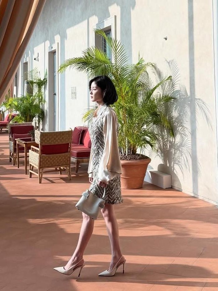 Bintang Dear X tersebut juga merilis potret full-body yang menunjukkan keanggunannya./ Foto: instagram.com/you_r_love