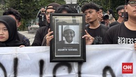 Masyarakat Sipil Surabaya Gelar Aksi Solidaritas untuk Arianto Tawakal