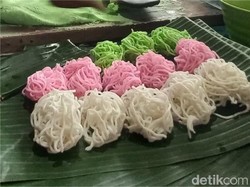 Patola Khas Banyuwangi Jadi Primadona Takjil Saat Ramadan