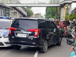 Ada Sosok Wanita di Mobil yang Ugal-ugalan Lawan Arah di Jakpus
