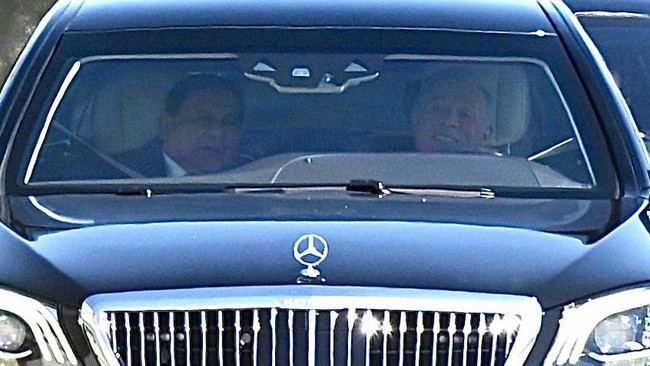 Raja Yordania, Abdullah II ibn Al Hussein, menyopiri Presiden Prabowo Subianto ke bandara jelang keberangkatan ke Uni Emirat Arab.