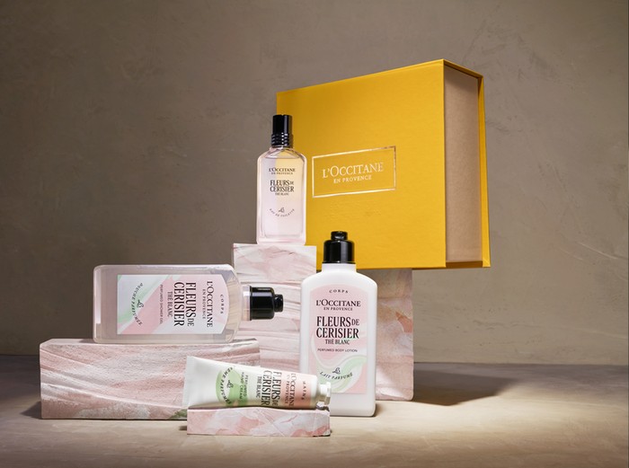 L'Occitane luncurkan Fleurs de Cerisier Thé Blanc. Memadukan bunga sakura dari Luberon, Provence dan teh putih langka dari Asia, Fleurs de Cerisier Thé Blanc menghasilkan aroma unik, lembut, anggun, menenangkan, dan personal.