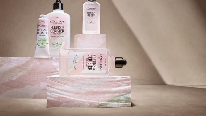 L'Occitane luncurkan Fleurs de Cerisier Thé Blanc. Memadukan bunga sakura dari Luberon, Provence dan teh putih langka dari Asia, Fleurs de Cerisier Thé Blanc menghasilkan aroma unik, lembut, anggun, menenangkan, dan personal.