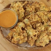 Resep Bakwan Sayur Krispi dan Sambal Kacang ala Chef Devina Hermawan untuk Buka Puasa