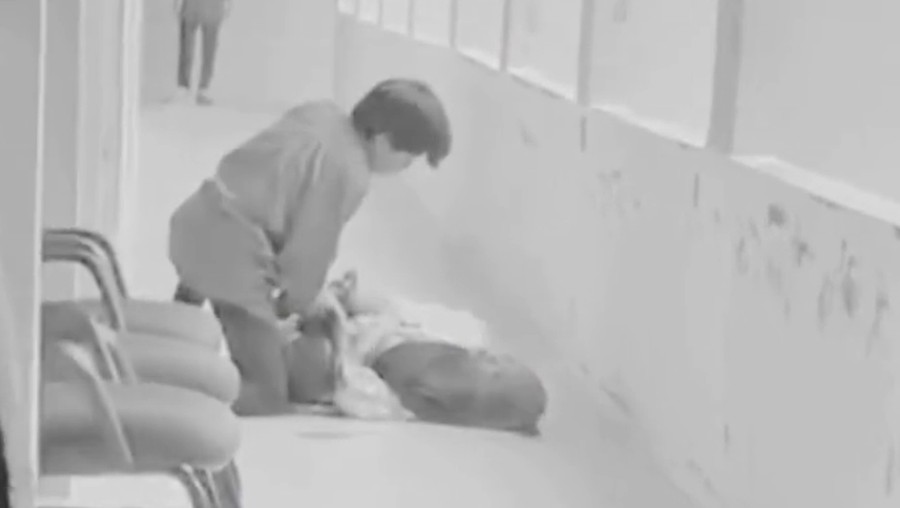 Seorang mahasiswi UIN Sultan Syarif Kasim &lpar;Suska&rpar; Riau menjadi korban pembacokan oleh seorang pria&period;