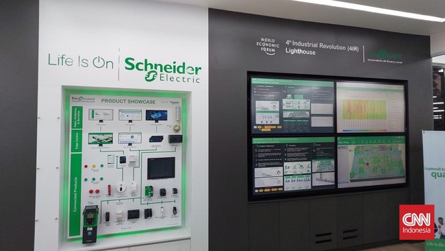 Schneider Electric ungkap bagaimana AI transformasi pabrik di Batam jadi smart factory. Teknologi ini prediksi kerusakan dan tingkatkan efisiensi operasional.