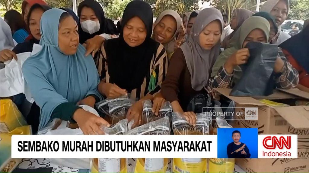 VIDEO: Emak-Emak Rela Berdesakan Demi Sembako Murah di Pasar Ramadan