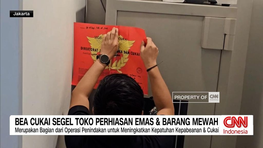 VIDEO: Bea Cukai Segel Toko Perhiasan Emas di Pluit