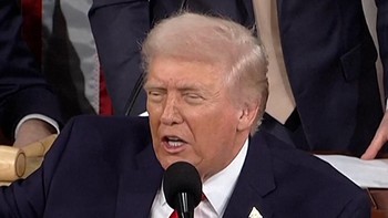 Momen Trump Minta Deportasi Anggota Kongres Ilhan Omar-Tlaib