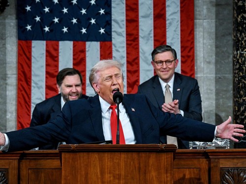 Trump Respons 2 Pesawat Tempur AS Ditembak Jatuh di Iran