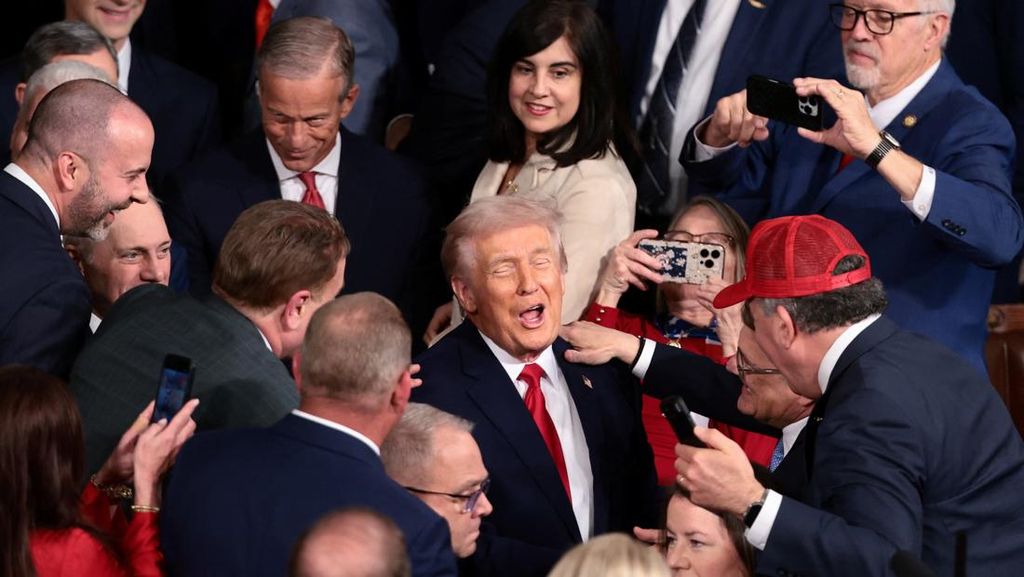 FOTO: Trump Pecah Rekor Pidato Kenegaraan Terpanjang di Kongres