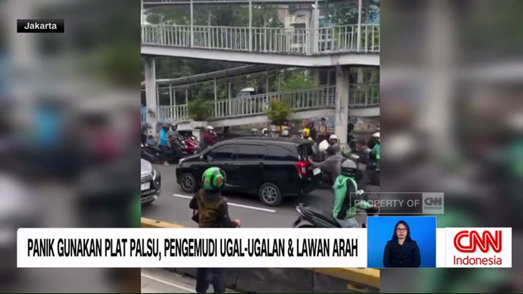 VIDEO: Panik Gunakan Plat Palsu, Sopir Ugal-ugalan Lawan Arah