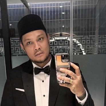 Jelang Akad Nikah, Virgoun Pamer Potret Pakai Jas dan Peci Hitam