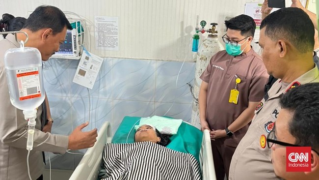 Polisi menetapkan RM (21) sebagai tersangka pembacokan mahasiswi UIN Suska, Faradila (23). Motifnya adalah dendam. RM terancam 12 tahun penjara.