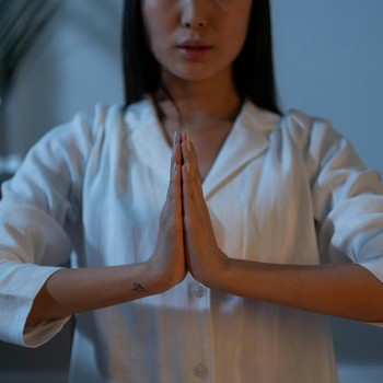 5 Zodiak dengan Emosi Paling Stabil