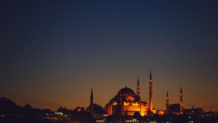 4 Amalan yang Bisa Dilakukan di Malam Lailatul Qadar, Jangan Sampai Terlewat!