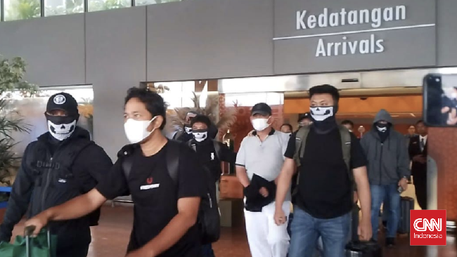 Bareskrim Polri menangkap bandar narkoba Koh Erwin saat berusaha melarikan diri ke Malaysia. Penangkapan dilakukan di Pelabuhan Tanjung Balai, Sumut.