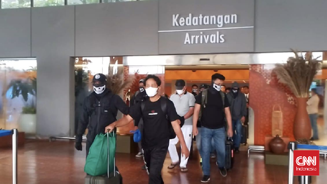 Polri menerbitkan total 3 Daftar Pencarian Orang (DPO) terkait kasus peredaran narkoba eks Kapolres Bima Kota AKBP Didik Putra Kuncoro.