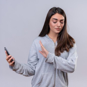 3 Ciri Kepribadian Orang yang Suka Aktifkan Mode Silent di HP Menurut Psikologi