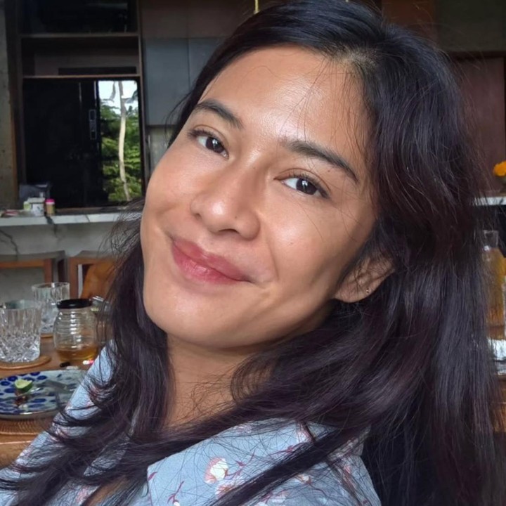 <p>Bulan Ramadhan membuat aktivitas sehari-hari terasa lebih produktif ya, Bunda. Hal ini pula yang dirasakan oleh aktris cantik Dian Sastrowardoyo. Di sela kesibukannya, perempuan berusia 43 tahun tersebut memilih memanfaatkan waktu luangnya untuk memasak di dapur. Kali ini, Dian menyiapkan spaghetti sebagai menu spesial untuk berbuka puasa. (Foto: Instagram @therealdisastr)</p>