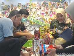 Dinkes Tulungagung-BPOM Sidak Ritel Temukan Makanan Impor Tanpa Izin Edar