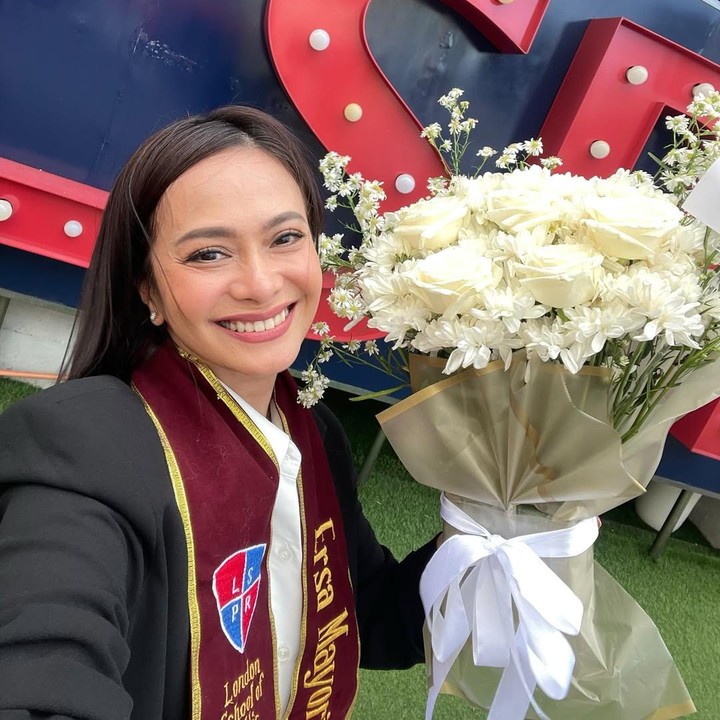 <p>Ersa Mayori pertama kali mengumumkan keputusannya untuk kuliah S2 pada akhir tahun 2024. Saat itu, Ersa mengunggah foto kartu identitas baru sebagai mahasiswa. Ersa mengaku bahwa ia sebenarnya sudah merencanakan untuk melanjutkan S2 sejak lama. Namun, ia baru memutuskan untuk mengejar mimpinya ini sekarang, lantaran merasa anak-anaknya sudah tumbuh besar dan mandiri. (Foto: Instagram @ersamayori)</p>