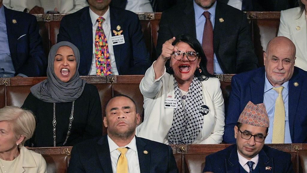 Siapa 2 Anggota DPR Muslim yang Teriaki Trump saat Pidato Kenegaraan?