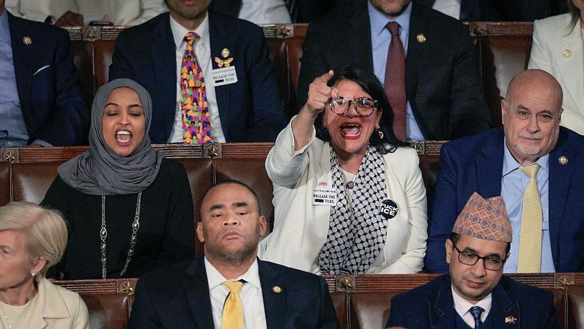 Siapa 2 Anggota DPR Muslim yang Teriaki Trump saat Pidato Kenegaraan?