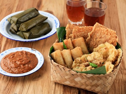 11 Rekomendasi Tempat Berburu Takjil Terlengkap di Jakarta, Murah & Legendaris