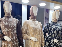 Intip Tren Baju Lebaran Cheongsam Ala Gen Z di Pasar Tanah Abang