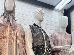 Intip Tren Baju Lebaran Cheongsam Ala Gen Z di Pasar Tanah Abang