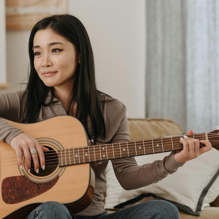 Rasa bosan dikaitkan dengan kreativitas. Kebosanan justru mendorong seseorang untuk melakukan hal-hal yang kreatif.