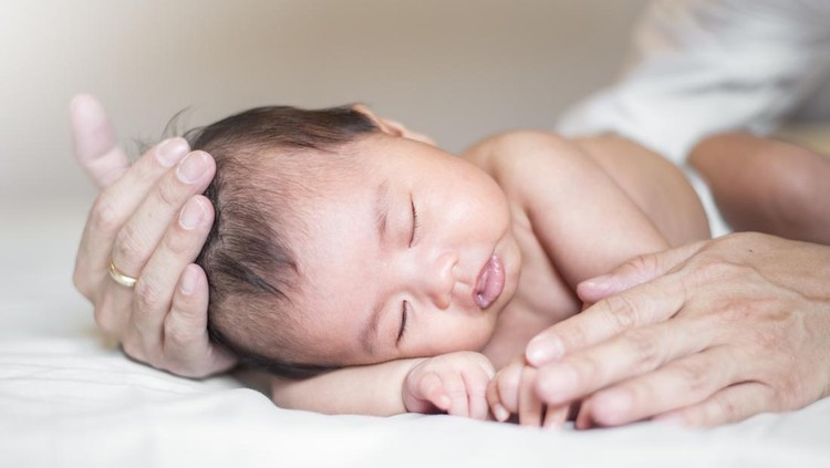 Kulit bayi baru lahir terkelupas