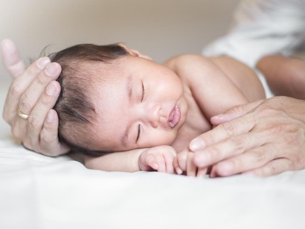 7 Cara Mengatasi Kulit Bayi Baru Lahir Mengelupas