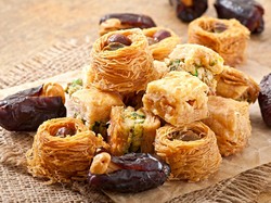 8 Kudapan Manis Khas Timur Tengah untuk Buka Puasa