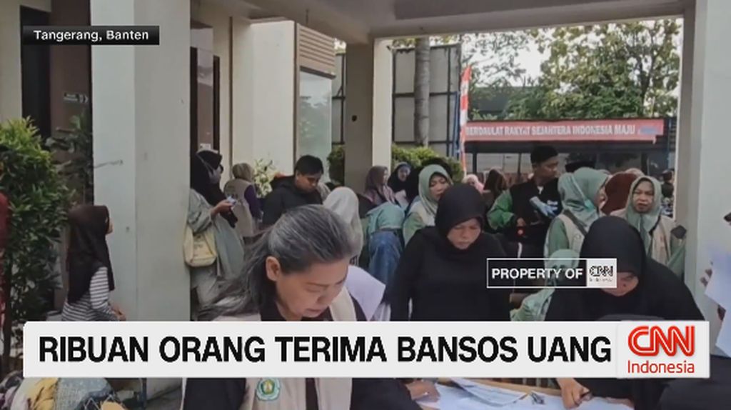 VIDEO: Ribuan Orang Terima Bansos Uang