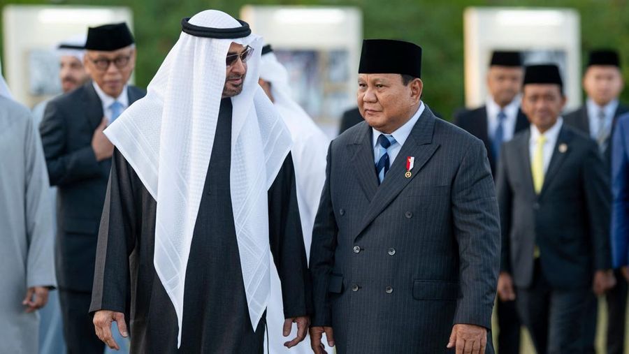 Presiden Uni Emirat Arab Sheikh Mohamed bin Zayed Al Nahyan bertemu dengan Presiden Prabowo Subianto di Abu Dhabi, Uni Emirat Arab, Kamis (26/2/2026). (UAE Presidential Court/Handout via REUTERS)